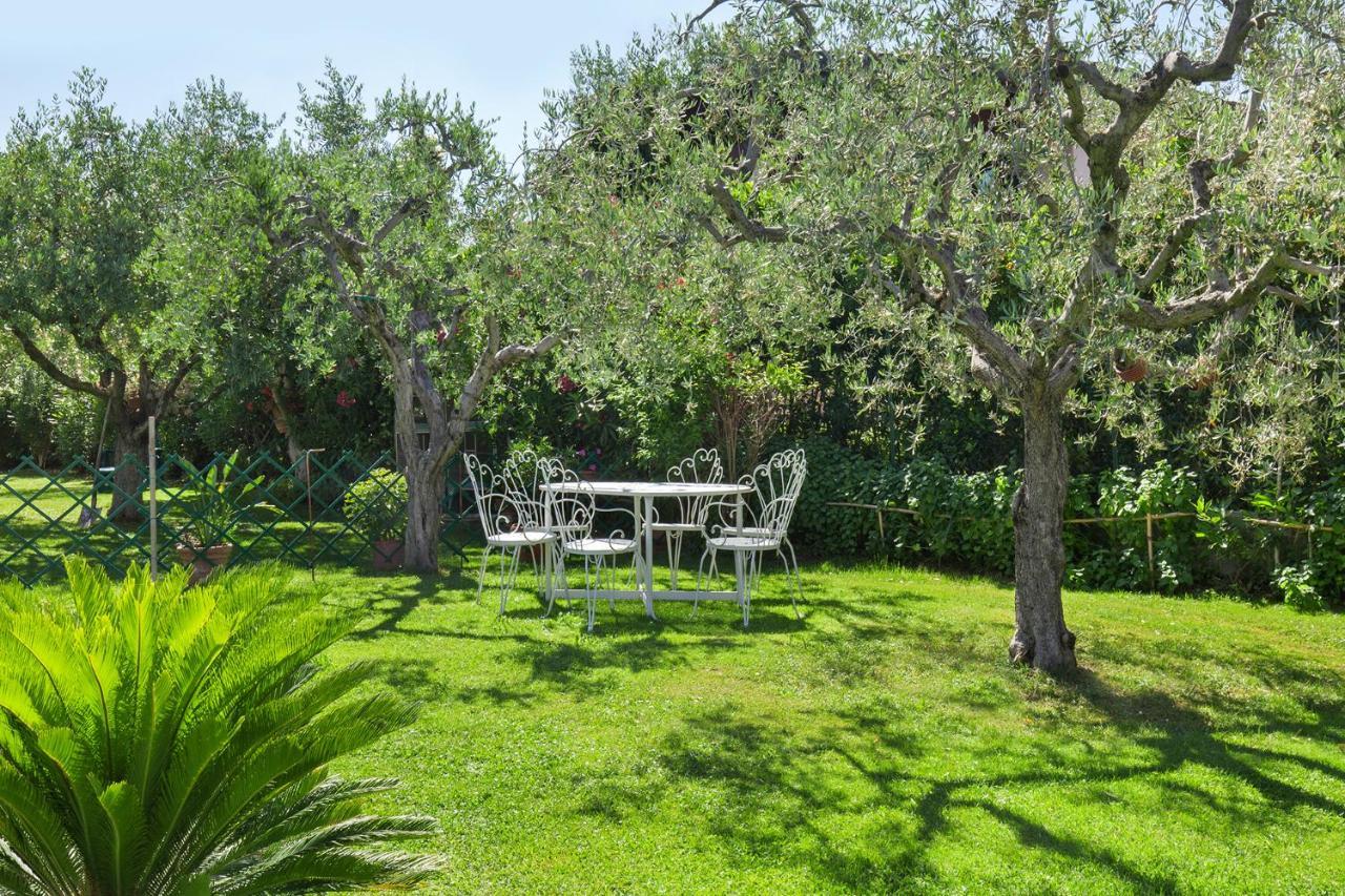 Villa Aurora-Holiday Home Apt 2 Bardolino Exteriör bild